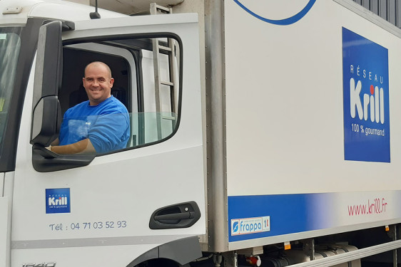 RKR - Chauffeur dans son camion sans logo