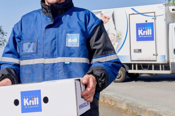 Chauffeur livreur en livraison sans logo